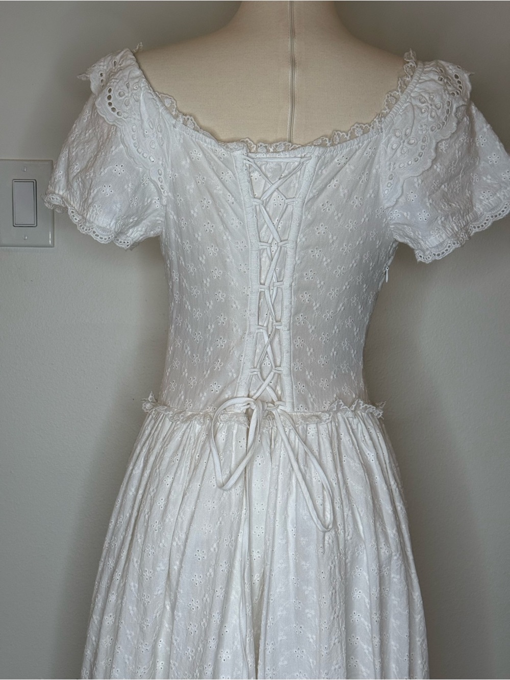 Off-Shoulder White Lace Corset Midi Dress - Picture 8 of 8